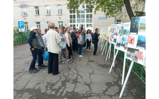 В Чулымской центральной библиотеке оформлена фотовыставка, приуроченная к 100-летнему юбилею Чулымского района